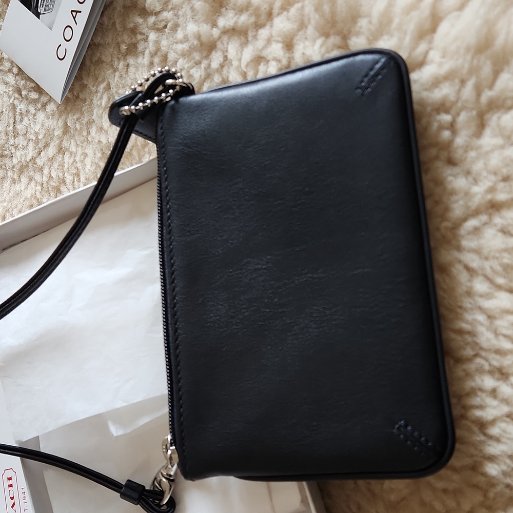 NWT IOB Coach Black Leather Wristlet with Red Star Key Fob 🖤⭐️❤️ - Picture 6 of 16